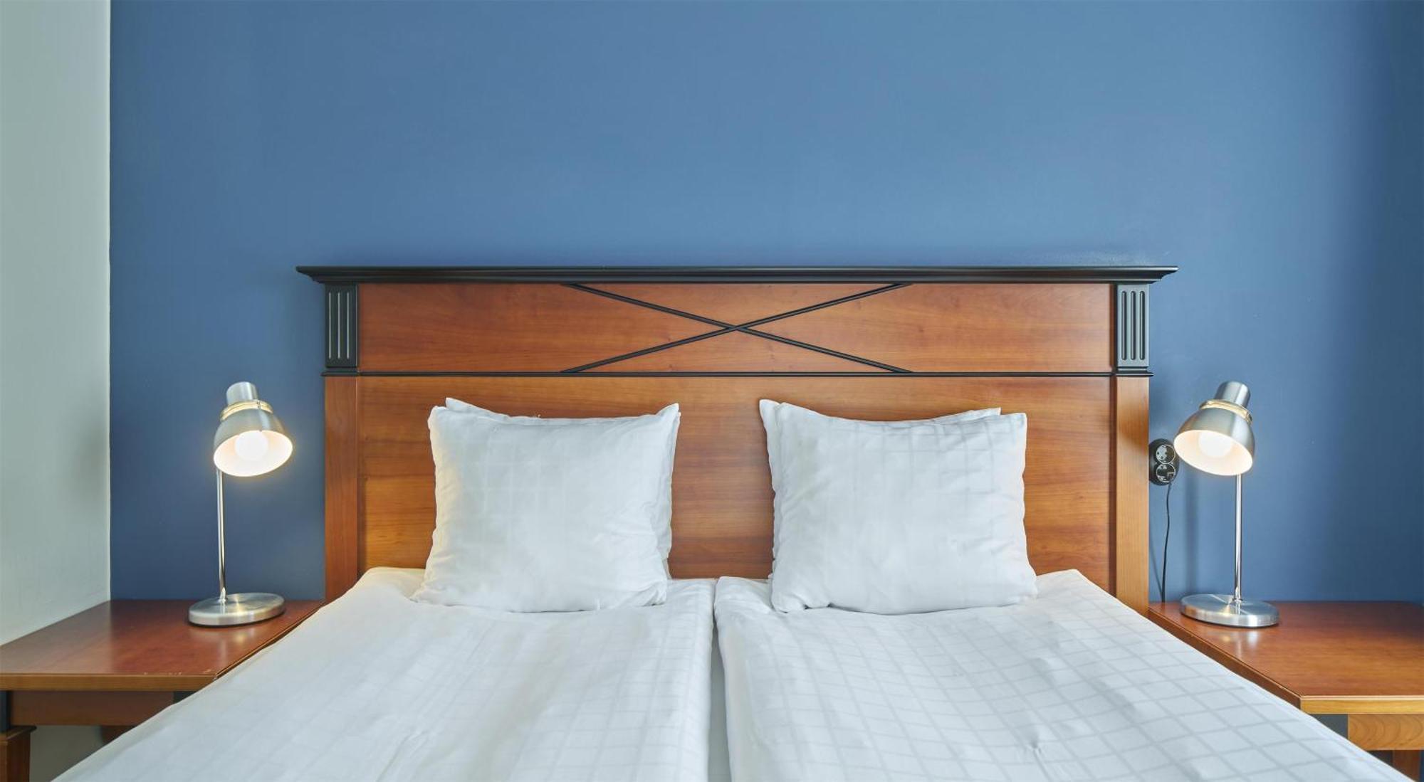 Rom Economy med queen-size-seng
